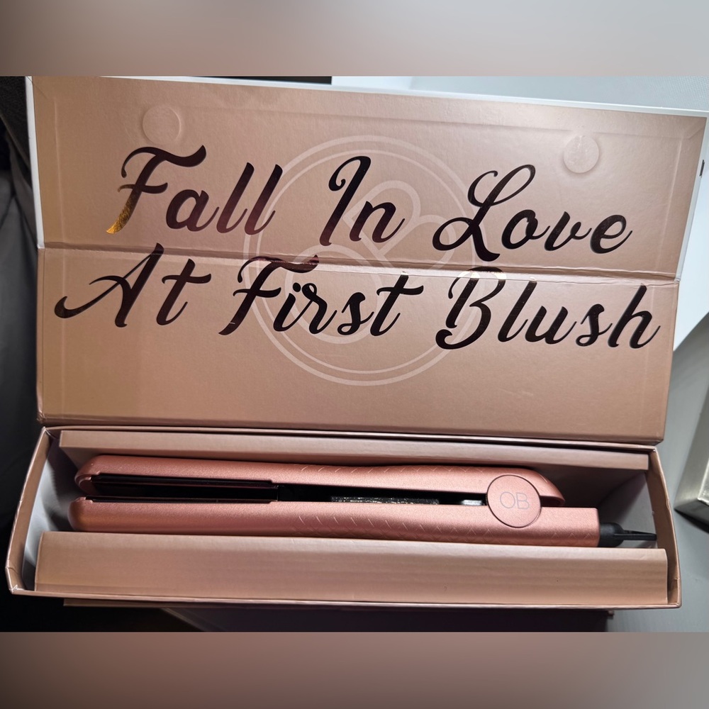 OLLA BELLA-Rose Gold Hair Straightener NIB